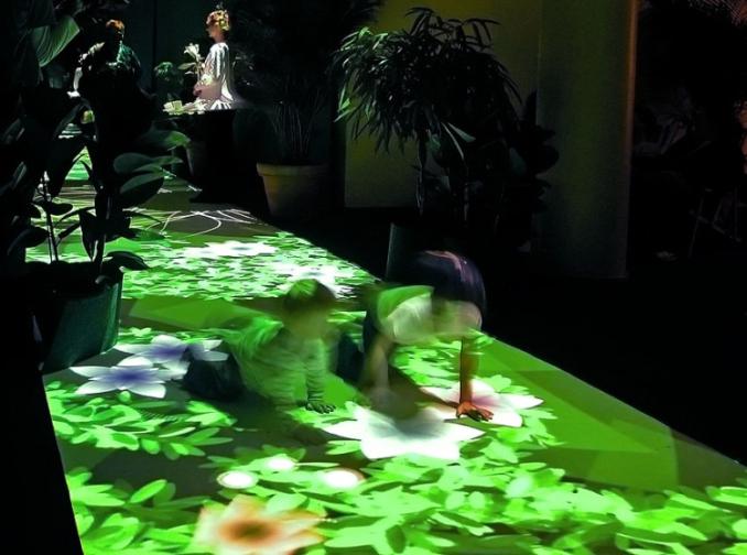 多媒体互动地幕、全息投影